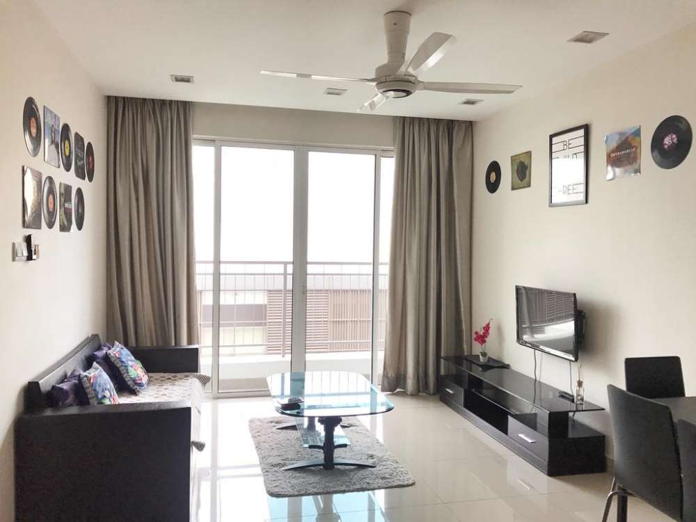 [FULLY ] Ara Damansara Master Room near LRT – Roomz.asia