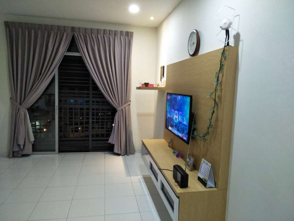 Master Bedroom and small room for rent in Larkin – Roomz.asia