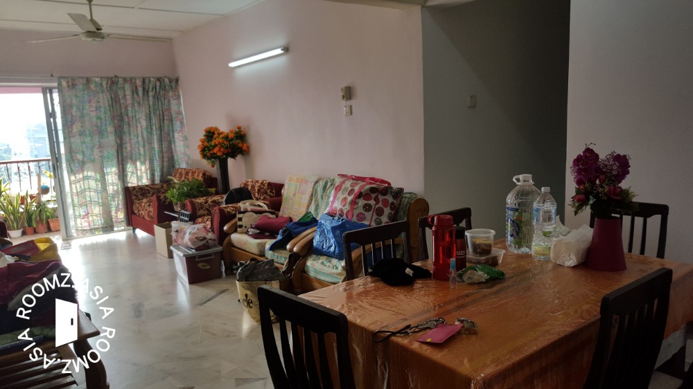 Middle room for rent at Bangsar South prefer 👩female ...
