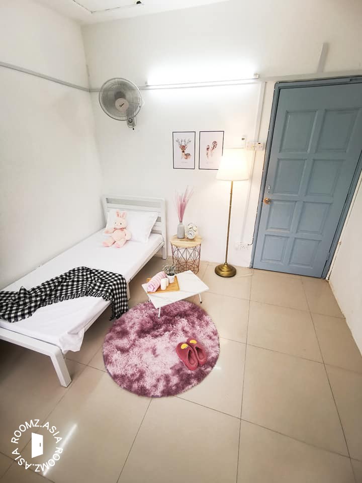 ðŸŒˆ Medium Room for rent Kota Kemuning ðŸ“� near Bukit Rimau  Taman Sri