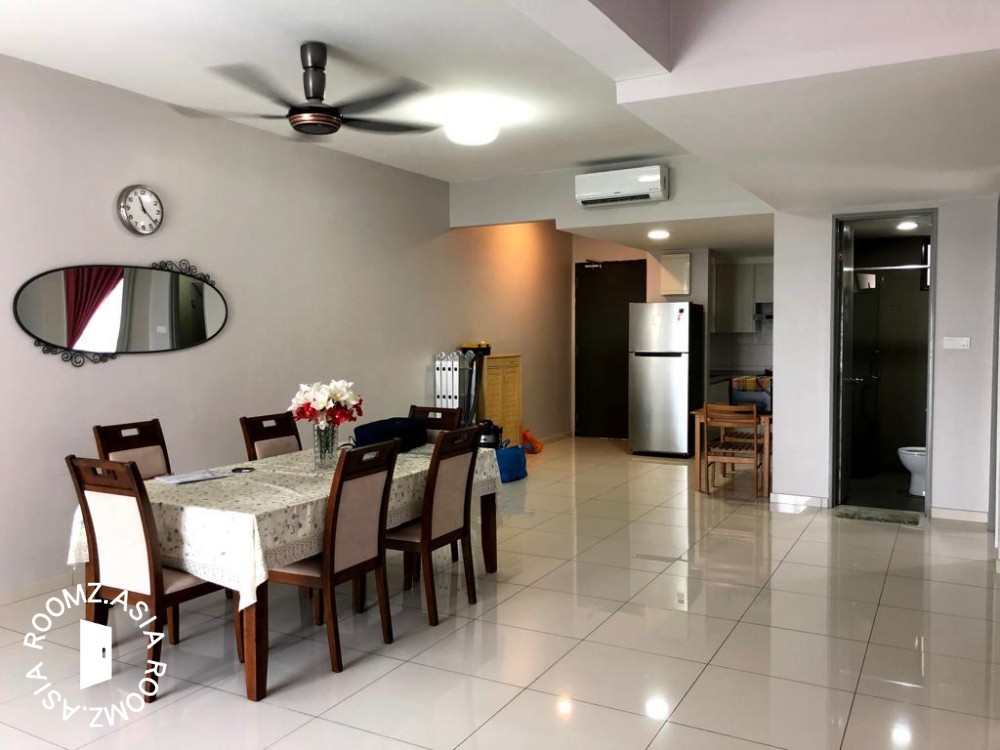 Middle Room For Rent At Infiniti 3 Residences With Private Bathroom Roomz Asia